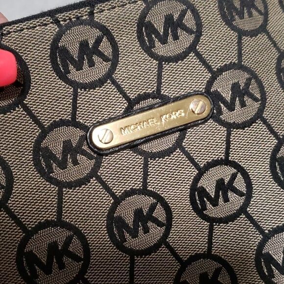 Michael Kors Jetset Tote In Black And Tan Logo Print - Picture 6 of 7